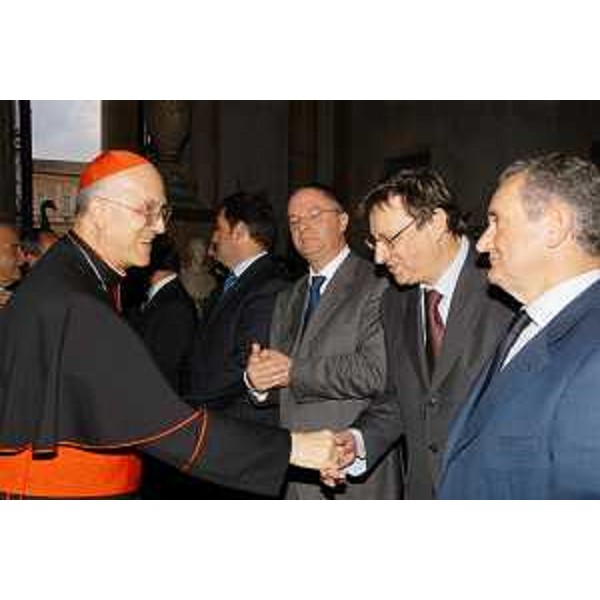 Tarcisio Bertone (Cardinale Segretario di Stato Vaticano) riceve la delegazione del Friuli Venezia Giulia a Roma all'inaugurazione della mostra "Apocalisse" nel Salone Sistino dei Musei Vaticani. (Roma 18/10/07) 