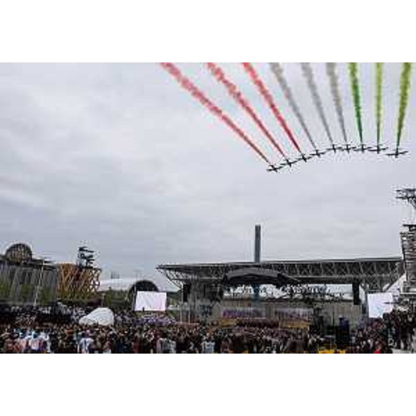 Passaggio delle Frecce Tricolori sulla cerimonia d'apertura di EXPO - Milano 01/05/2015