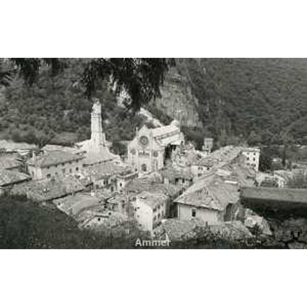 Veduta aerea di Gemona del Friuli dopo il terremoto del 6 maggio 1976 (Foto Ilo Battigelli in Archivio Multimediale della Memoria dell'Emigrazione Regionale-AMMER)