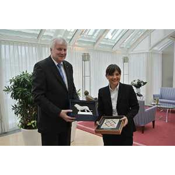 Debora Serracchiani (Presidente Regione Friuli Venezia Giulia) incontra Horst Lorenz Seehofer (Presidente Land Baviera), nella sede della Cancelleria di Stato Bavarese - Monaco di Baviera 06/05/2015