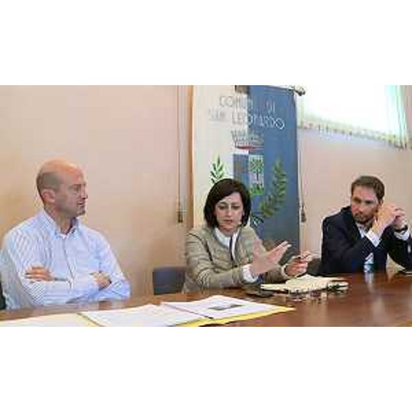 Antonio Comugnaro (Sindaco San Leonardo), Sara Vito (Assessore regionale Ambiente ed Energia) e Cristiano Shaurli (Consigliere regionale) in Municipio - San Leonardo 05/05/2015