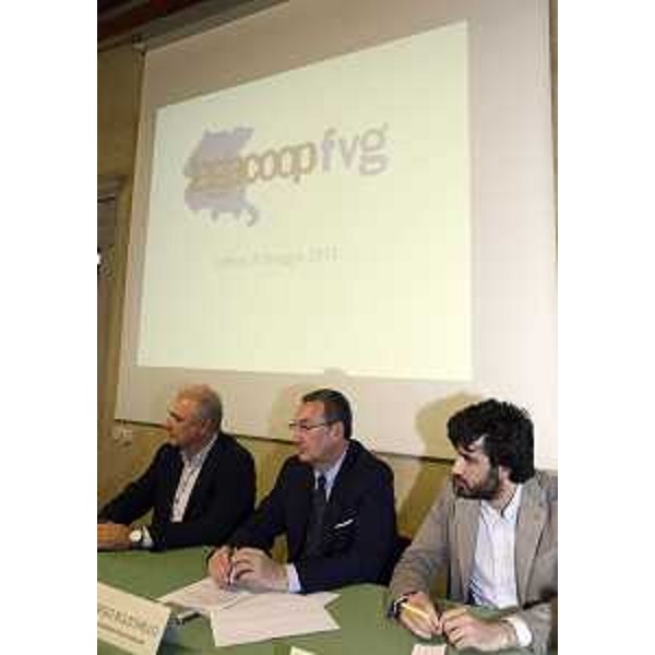 Enzo Gasparutti (Presidente Legacoop FVG), Sergio Bolzonello (Vicepresidente Regione FVG e assessore Attività produttive) e Federico Angelo Pirone (Assessore Cultura Comune Udine) - Udine 08/05/2015