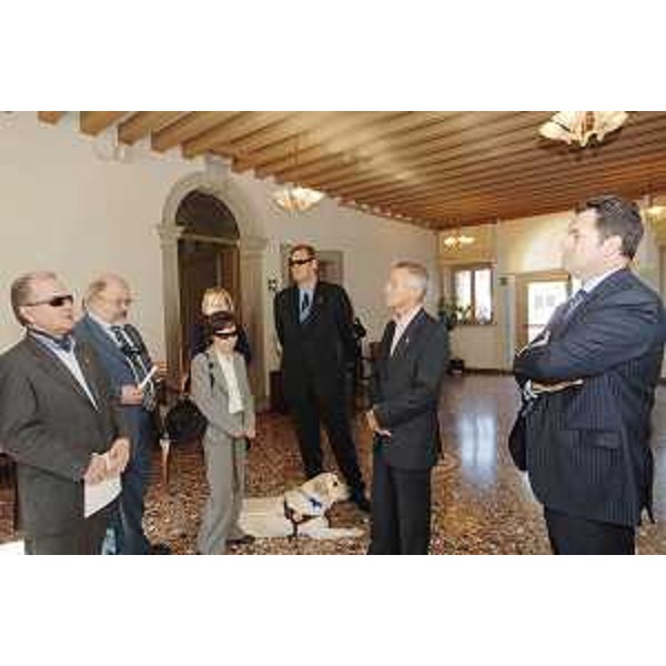 Riccardo Illy (Presidente Regione Friuli Venezia Giulia) in visita alla Villa di Luseriacco di Tricesimo assieme all'Assessore regionale alle Autonomie locali, Franco Iacop, accolti dal Presidente onorario della Sezione provinciale di Udine dell'Unione italiana Ciechi e Ipovedenti (Uici) e di Villa Masieri, Carino Tissino. (Tricesimo 19/10/07)