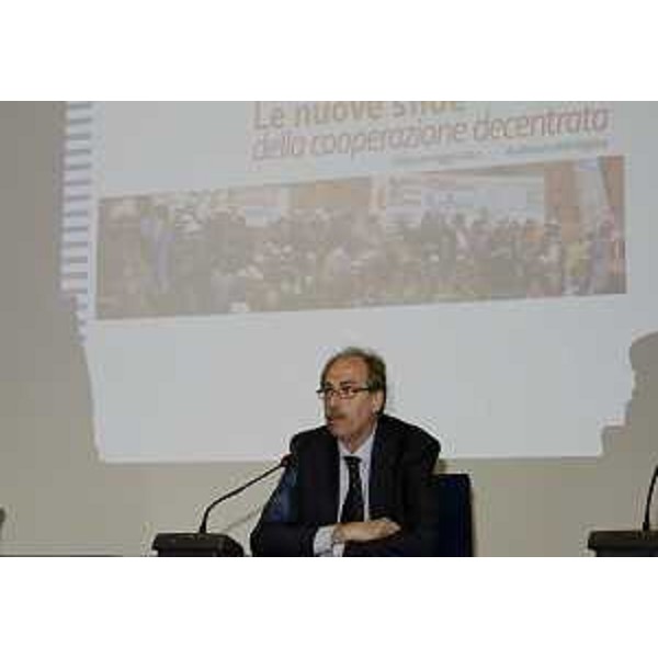 Gianni Torrenti (Assessore regionale Cultura, Sport e Solidarietà) al Forum "Le nuove sfide della Cooperazione decentrata" - Udine 08/05/2015
