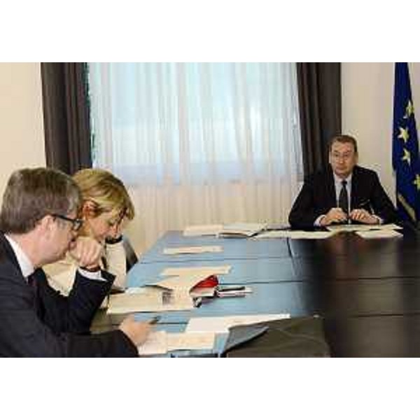 Francesco Peroni (Assessore regionale Finanze, Patrimonio, Coordinamento e Programmazione Politiche economiche e comunitarie), Maria Sandra Telesca (Assessore regionale Salute, Integrazione socio-sanitaria, Politiche sociali e Famiglia) e Sergio Bolzonello (Vicepresidente Regione FVG e assessore Attività produttive, Commercio, Cooperazione, Risorse agricole e forestali) durante la riunione della Giunta regionale del Friuli Venezia Giulia - Udine 08/05/2015