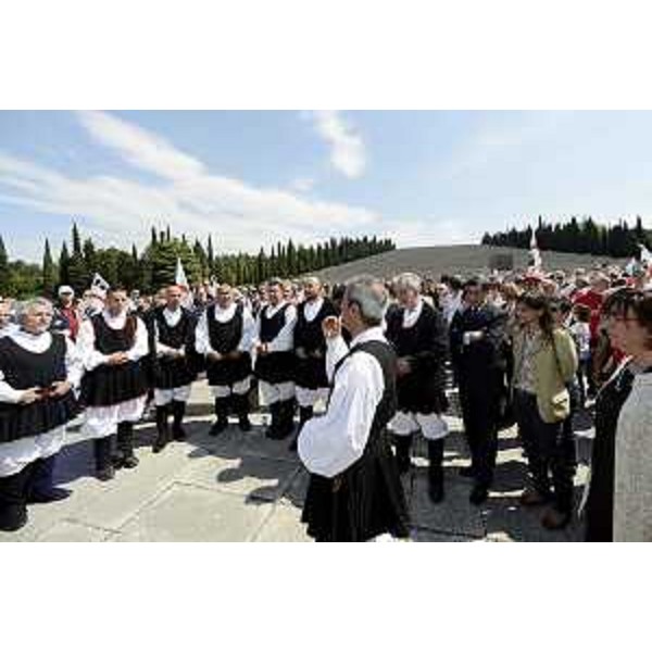 Domenico Rossi (Sottosegretario Difesa) e Debora Serracchiani (Presidente Regione Friuli Venezia Giulia) alla celebrazione del centenario della Brigata Sassari nella Grande Guerra - Sacrario di Redipuglia 09/05/2015