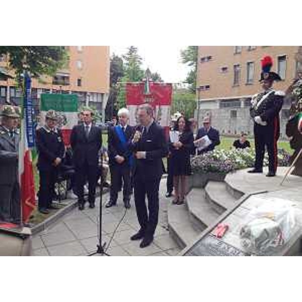 Sergio Bolzonello (Vicepresidente Regione FVG) alla commemorazione del Giorno della Memoria istituito nel 2007 per ricordare, nell'anniversario dell'uccisione di Aldo Moro, tutte le vittime del terrorismo - Pordenone 09/05/2015