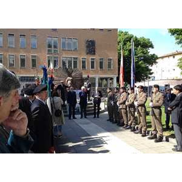 Sergio Bolzonello (Vicepresidente Regione FVG) alla commemorazione del Giorno della Memoria istituito nel 2007 per ricordare, nell'anniversario dell'uccisione di Aldo Moro, tutte le vittime del terrorismo - Pordenone 09/05/2015