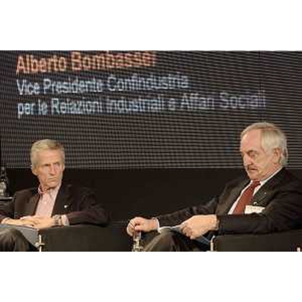 Riccardo Illy (Presidente Regione Friuli Venezia Giulia) ed Alberto Bombassei (Vice Presidente Confindustria per le Relazioni Industriali e Affari Sociali) nel corso dell'incontro Danieli 2007 sul tema "Italia - Resto del mondo: la partita decisiva", svoltosi a Buttrio. (Buttrio 20/10/07)