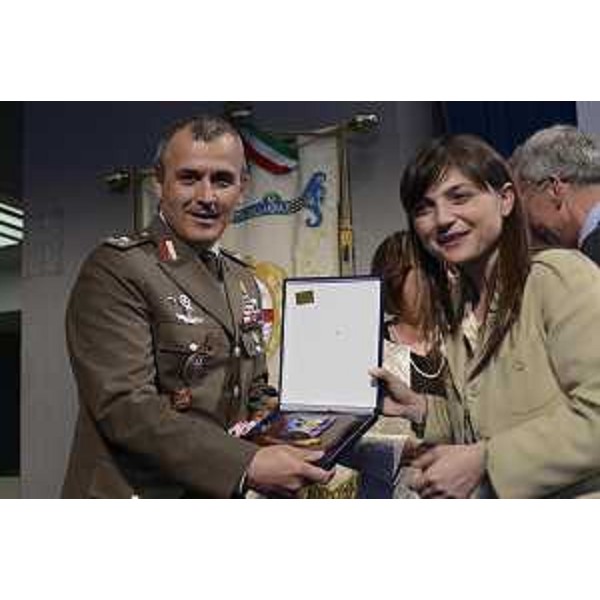 Arturo Nitti (Comandante Brigata Sassari) e Debora Serracchiani (Presidente Regione Friuli Venezia Giulia) in uno dei momenti celebrativi della Festa ufficiale del Popolo Sardo "Sa Die de sa Sardigna" a 100 anni dal sacrificio degli eroici fanti della Brigata Sassari sul fronte dell'Isonzo nella Grande Guerra - Trieste 09/05/2015