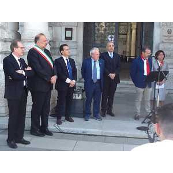 Gianni Torrenti (Assessore regionale Cultura, Sport e Solidarietà) e Roberto Cosolini (Sindaco Trieste) alle celebrazioni della Federazione delle Associazioni Sarde in Italia (FASI) quest'anno dedicate al centenario di costituzione della Brigata Sassari, in piazza Unità d'Italia - Trieste 10/05/2015
