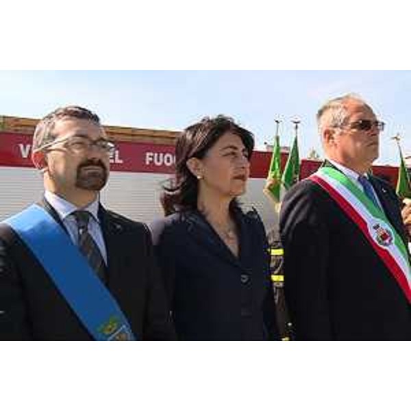 Fabrizio Pitton (Presidente Consiglio Provincia Udine), Mariagrazia Santoro (Assessore regionale Infrastrutture) e Paolo Urbani (Sindaco Gemona) alle cerimonie di ricordo degli Alpini e dei Vigili del Fuoco morti portando soccorso ai terremotati del 6 maggio 1976 - Gemona del Friuli 09/05/2015