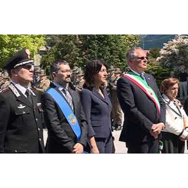 Fabrizio Pitton (Presidente Consiglio Provincia Udine), Mariagrazia Santoro (Assessore regionale Infrastrutture), Paolo Urbani (Sindaco Gemona) e Provvidenza Delfina Raimondo (Prefetto Udine) alle cerimonie di ricordo degli Alpini e dei Vigili del Fuoco morti portando soccorso ai terremotati del 6 maggio 1976 - Gemona del Friuli 09/05/2015