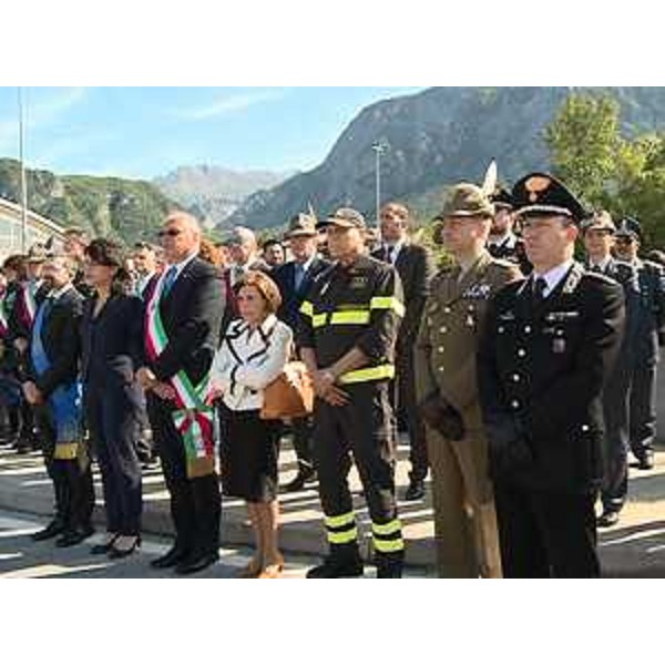 Fabrizio Pitton (Presidente Consiglio Provincia Udine), Mariagrazia Santoro (Assessore regionale Infrastrutture), Paolo Urbani (Sindaco Gemona) e Provvidenza Delfina Raimondo (Prefetto Udine) alle cerimonie di ricordo degli Alpini e dei Vigili del Fuoco morti portando soccorso ai terremotati del 6 maggio 1976 - Gemona del Friuli 09/05/2015