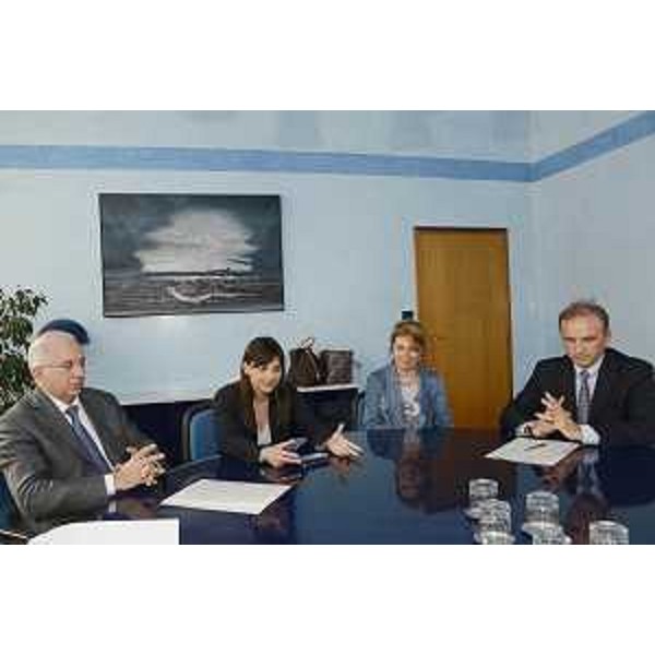 Gianluigi Scannapieco (Direttore generale Istituto materno infantile Burlo Garofolo Trieste), Debora Serracchiani (Presidente Regione Friuli Venezia Giulia), Maria Sandra Telesca (Assessore regionale Salute) e Mario Tubertini [Direttore generale Centro Riferimento Oncologico (CRO) Aviano], nella sede del Consiglio regionale - Trieste 11/05/2015