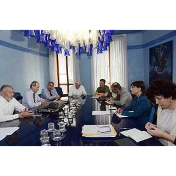 Debora Serracchiani (Presidente Regione Friuli Venezia Giulia) e Loredana Panariti (Assessore regionale Lavoro, Formazione, Istruzione) incontrano i segretari regionali di CGIL, CISL e UIL, insieme a rappresentanti del settore scuola delle tre sigle sindacali, in Consiglio regionale - Trieste 12/05/2015