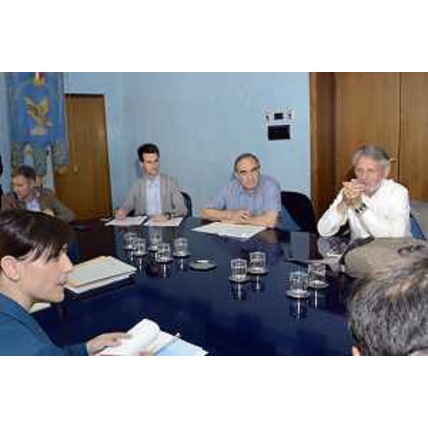 Debora Serracchiani (Presidente Regione Friuli Venezia Giulia) all'incontro con i segretari regionali di CGIL, CISL e UIL, insieme a rappresentanti del settore scuola delle tre sigle sindacali, in Consiglio regionale - Trieste 12/05/2015