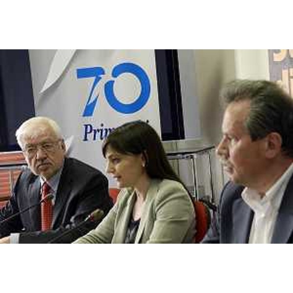 Bojan Brezigar (Presidente Società editrice Primorski dnevnik), Debora Serracchiani (Presidente Regione Friuli Venezia Giulia) e Dusan Udovic (Direttore Primorski dnevnik) al Circolo della Stampa per il 70° anniversario di fondazione del quotidiano in lingua slovena di Trieste "Primorski dnevnik" - Trieste 13/05/2015