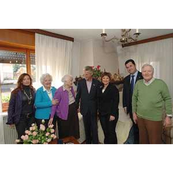 Riccardo Illy (Presidente Regione Friuli Venezia Giulia) insieme a famigliari di Franco Iacop (Assessore regionale Autonomie locali). (Tricesimo 19/10/07)