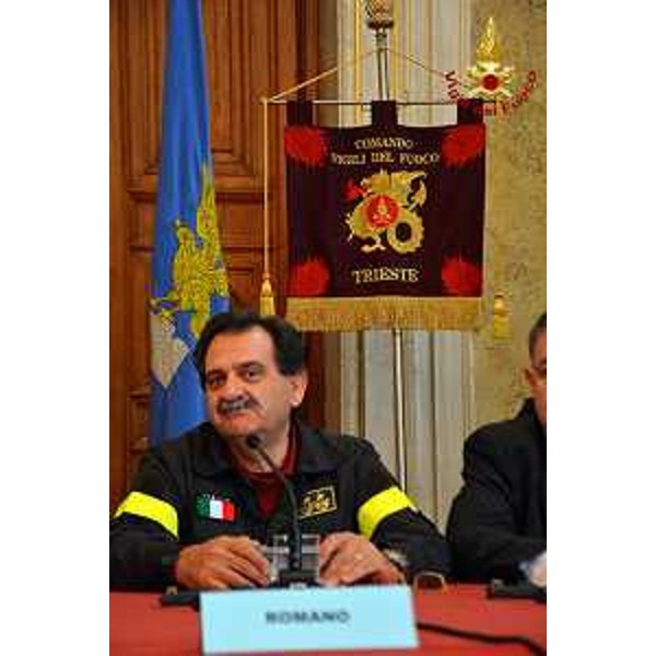 Giuseppe Romano (Direttore nazionale Vigili del Fuoco Emergenza e Soccorso tecnico) al primo seminario internazionale "Antincendio in mare / Sea-fire fighting", nella sede della Regione FVG - Trieste 13/05/2015 (Foto Vigili del Fuoco Trieste)