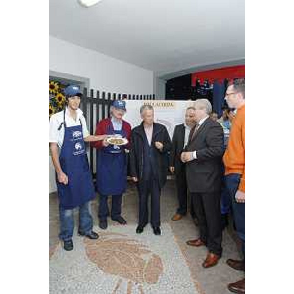 Riccardo Illy (Presidente Regione Friuli Venezia Giulia) e Flavio Pertoldi (Sindaco Basiliano) alla Sagra "Pardon das Masanetes" (Sagra dei Granchi) a Villorba di Basiliano. (Basiliano 19/10/07)