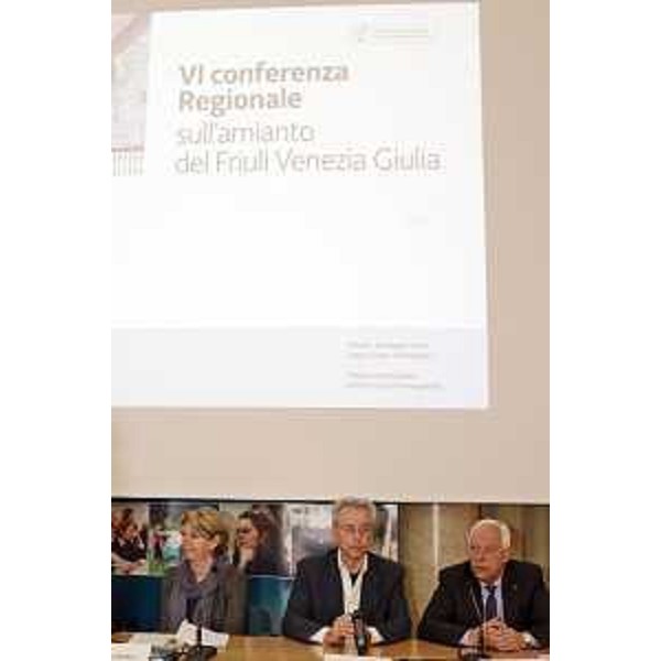 Gli assessori all'Ambiente Maria Sandra Telesca (Regione FVG), Umberto Laureni (Comune Trieste) e Vittorio Zollia (Provincia Trieste) alla VI Conferenza regionale sull'Amianto del Friuli venezia Giulia, nella sede della MIB School of Management - Trieste 15/05/2015