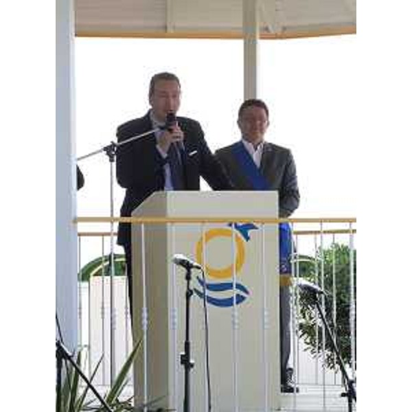 Sergio Bolzonello (Vicepresidente Regione FVG e assessore Attività produttive) ed Enrico Gherghetta (Presidente Provincia Gorizia) alla cerimonia di apertura della stagione estiva - Grado 16/05/2015 (Foto TurismoFVG)