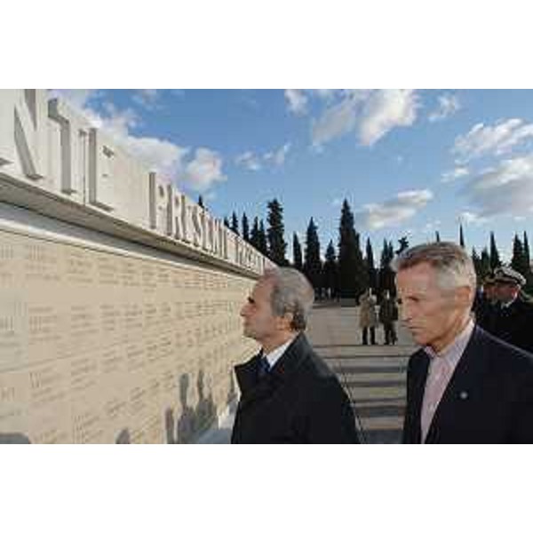 Riccardo Illy (Presidente Regione Friuli Venezia Giulia) e Arturo Parisi (Ministro Difesa) a Redipuglia in occasione del 90.mo anniversario della battaglia di Caporetto. (Redipuglia 20/10/07)