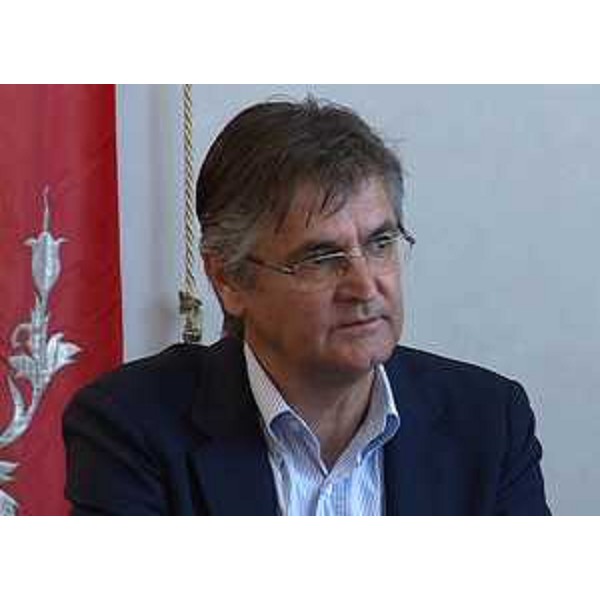 Vladimir Kukanja (Sindaco Duino-Aurisina) durante l'incontro con i sindacati territoriali e i rappresentanti dei lavoratori della Cartiera del Gruppo Burgo, in Municipio - Duino-Aurisina 15/05/2015