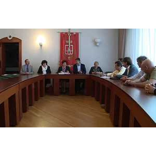 Loredana Panariti (Assessore regionale Lavoro), Teresa Bellanova (Sottosegretaria Ministero Lavoro) e Vladimir Kukanja (Sindaco Duino-Aurisina) incontrano i sindacati territoriali e i rappresentanti dei lavoratori della Cartiera del Gruppo Burgo, in Municipio - Duino-Aurisina 15/05/2015