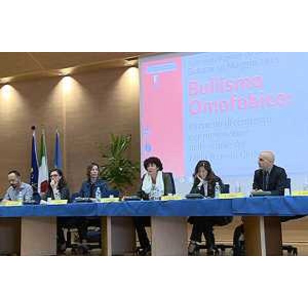 Loredana Panariti (Assessore regionale Istruzione, Pari Opportunità, Politiche giovanili) alla presentazione dei principali risultati del "Progetto regionale di prevenzione e contrasto del fenomeno del bullismo omofobico", nell'Auditorium della Regione FVG - Udine 16/05/2015