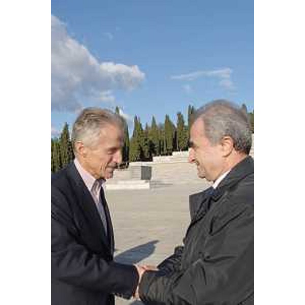 Riccardo Illy (Presidente Regione Friuli Venezia Giulia) e Arturo Parisi (Ministro Difesa) a Redipuglia in occasione del 90.mo anniversario della battaglia di Caporetto. (Redipuglia 20/10/07)
