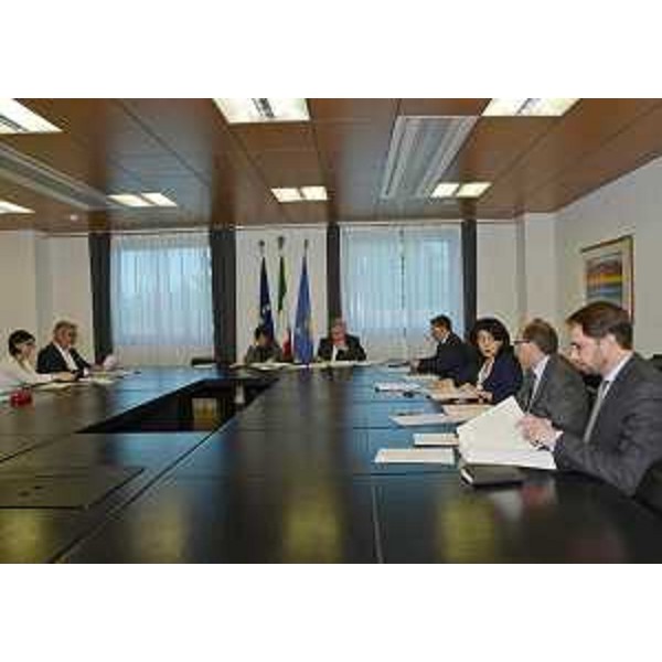 Riunione della Giunta regionale del FVG presieduta da Debora Serracchiani (Presidente Regione Friuli Venezia Giulia) - Udine 18/05/2015