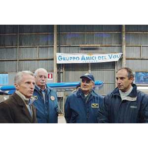 Riccardo Illy (Presidente Regione Friuli Venezia Giulia) accompagnato da Mirko Sardoc (Sindaco Sgonico) e Maurizio Di Mauro (Presidente Associazione "Amici del volo", Prosecco) visita il comprensorio aeronautico di Prosecco "Amici del volo". (Trieste 22/10/07)