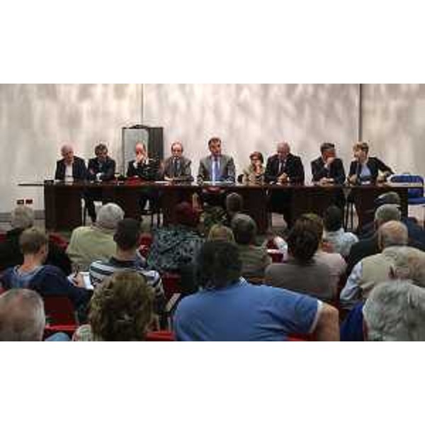 Gianni Torrenti (Assessore regionale Solidarietà), Renato Carlantoni (Sindaco Tarvisio), Provvidenza Delfina Raimondo (Prefetto Udine) e Claudio Cracovia (Questore Udine) all'incontro pubblico sull'arrivo di profughi a Tarvisio e in Località Fusine, presenti i sindaci di Enemonzo, Palmanova e Venzone - Tarvisio 18/05/2015