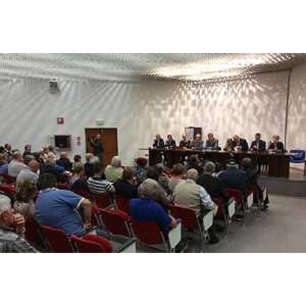 Gianni Torrenti (Assessore regionale Solidarietà), Renato Carlantoni (Sindaco Tarvisio), Provvidenza Delfina Raimondo (Prefetto Udine) e Claudio Cracovia (Questore Udine) all'incontro pubblico sull'arrivo di profughi a Tarvisio e in Località Fusine, presenti i sindaci di Enemonzo, Palmanova e Venzone - Tarvisio 18/05/2015