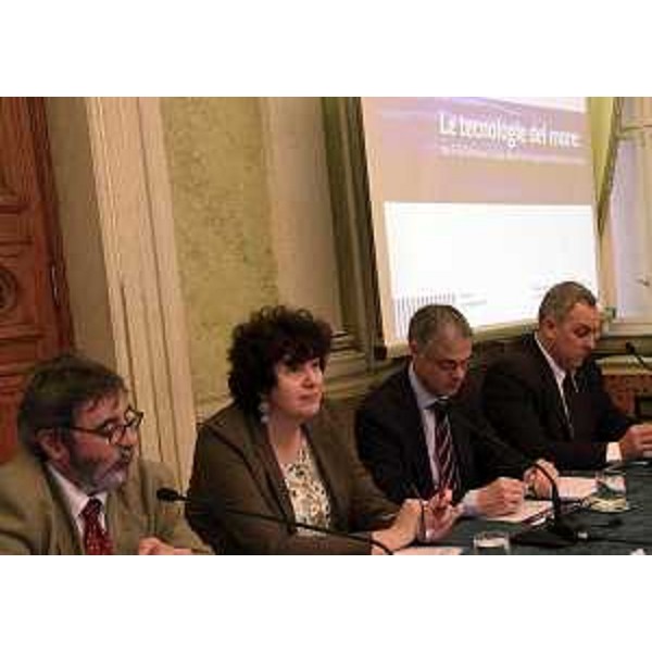Mario Sommariva (Direttore generale Autorità Portuale Trieste), Loredana Panariti (Assessore regionale Ricerca e Università), Alfredo Pascolin e Massimo Breda (Presidente e amministratore delegato DITENAVE) alla conferenza "Le tecnologie del mare: dal Friuli Venezia Giulia alla macroregione Adriatico-Ionica", nel Salone di Rappresentanza della sede della Regione FVG - Trieste 20/05/2015