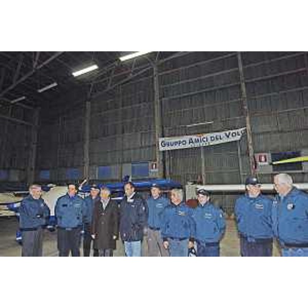 Riccardo Illy (Presidente Regione Friuli Venezia Giulia) accompagnato da Mirko Sardoc (Sindaco Sgonico) e Maurizio Di Mauro (Presidente Associazione "Amici del volo", Prosecco) visita il comprensorio aeronautico di Prosecco "Amici del volo". (Trieste 22/10/07)