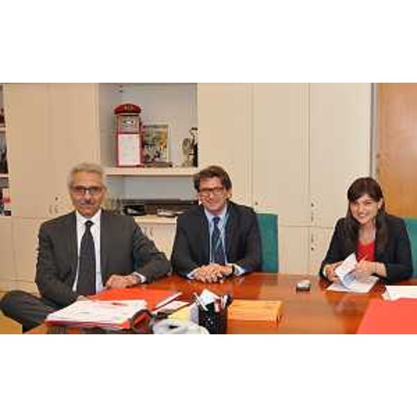 Maurizio Gentile [Amministratore delegato Rete Ferroviaria Italiana (RFI)], Zeno D'Agostino (Presidente Autorità Portulae Trieste) e Debora Serracchiani (Presidente Regione Friuli Venezia Giulia) - Roma 20/05/2015