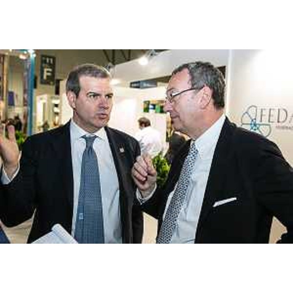 Giuseppe Pavan (Vicepresidente Fedagromercati) e Sergio Bolzonello (Vicepresidente Regione FVG e assessore Attività produttive) nello stand di Udine Mercati S.p.A. alla Fiera "Fruit Innovation 2015" - Milano 21/05/2015