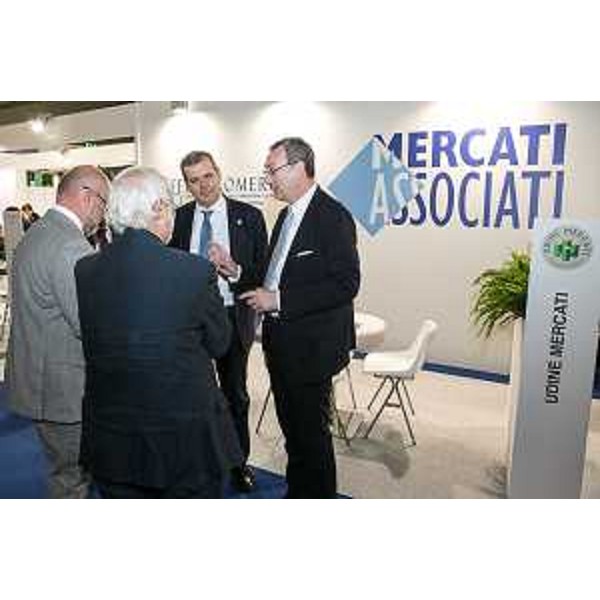 Giuseppe Pavan (Vicepresidente Fedagromercati) e Sergio Bolzonello (Vicepresidente Regione FVG e assessore Attività produttive) nello stand di Udine Mercati S.p.A. alla Fiera "Fruit Innovation 2015" - Milano 21/05/2015