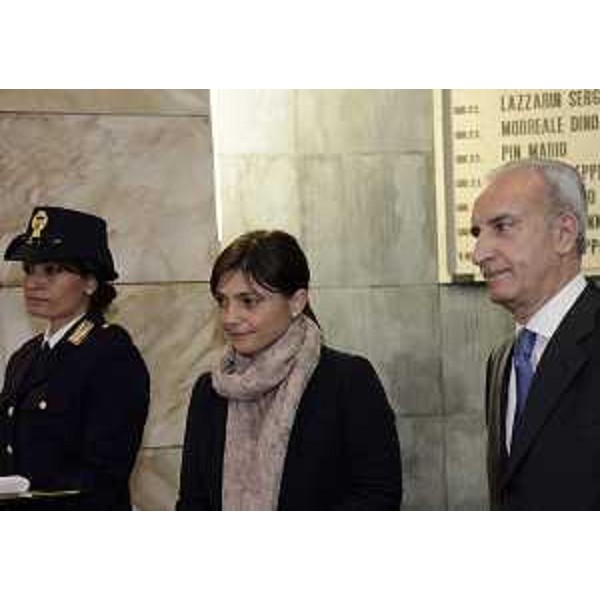 Debora Serracchiani (Presidente Regione Friuli Venezia Giulia) e Antonio Maiorano (Questore Trieste) alla celebrazione del 163° anniversario della fondazione della Polizia, in Questura - Trieste 22/05/2015