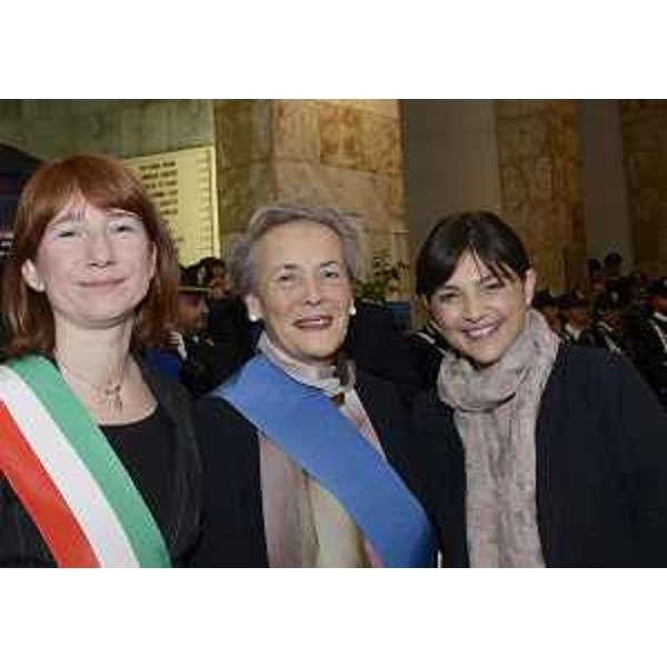 Antonella Grim (Assessore Educazione Scuola Università Ricerca Comune Trieste), Maria Teresa Bassa Poropat (Presidente Provincia Trieste) e Debora Serracchiani (Presidente Regione Friuli Venezia Giulia) alla celebrazione del 163° anniversario della fondazione della Polizia, in Questura - Trieste 22/05/2015