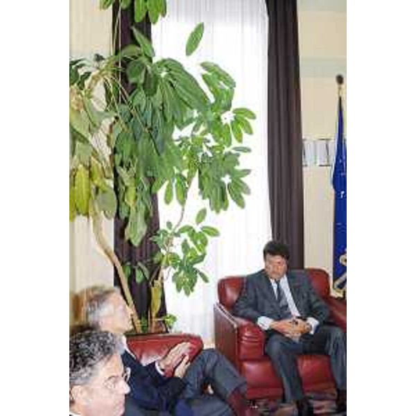 Riccardo Illy (Presidente Regione Friuli Venezia Giulia) e Roberto Antonaz (Assessore regionale Cultura) ricevono Roberto Di Paola, nuovo direttore ai Beni Culturali e Paesaggistici del Friuli Venezia Giulia, in Consiglio regionale. (Trieste 23/10/07)