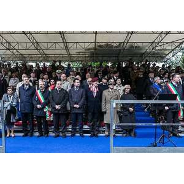 Provvidenza Delfina Raimondo (Prefetto Udine), Sergio Bolzonello (Vicepresidente Regione FVG), Furio Honsell (Sindaco Udine), Domenico Rossi (Sottosegretario Difesa) e Franco Iacop (Presidente Consiglio regionale FVG) al IV Raduno nazionale di Assoarma - Udine 23/05/2015