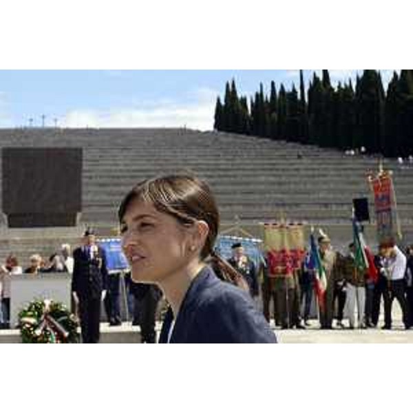 Debora Serracchiani (Presidente Regione Friuli Venezia Giulia) alla cerimonia conclusiva del IV Raduno nazionale di Assoarma - Sacrario Militare di Redipuglia 24/05/2015