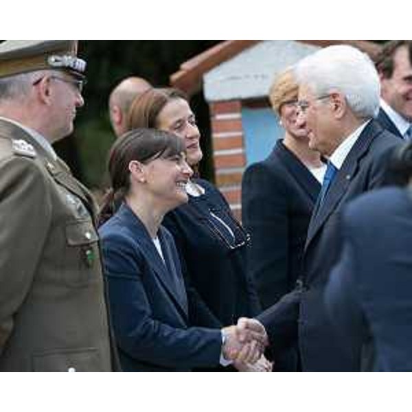 Debora Serracchiani (Presidente Regione Friuli Venezia Giulia) accoglie Sergio Mattarella (Presidente Repubblica) alle celebrazioni del Centenario dell'entrata dell'Italia nella Grande Guerra - Monte San Michele (GO) 24/05/2015