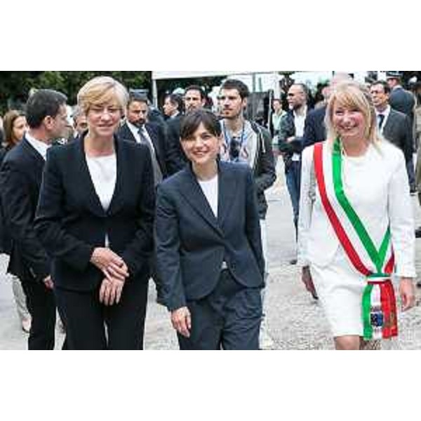 Roberta Pinotti (Ministro Difesa), Debora Serracchiani (Presidente Regione Friuli Venezia Giulia) ed Elisabetta Pian (Sindaco Sagrado) alle celebrazioni del Centenario dell'entrata dell'Italia nella Grande Guerra - Monte San Michele (GO) 24/05/2015