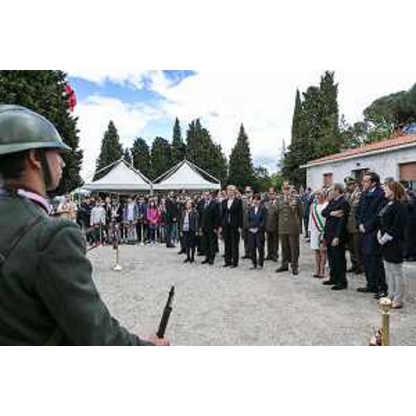 Francesca Adelaide Garufi (Prefetto Trieste), Domenico Rossi (Sottosegretario Difesa), Roberta Pinotti (Ministro Difesa) e Debora Serracchiani (Presidente Regione Friuli Venezia Giulia) alle celebrazioni del Centenario dell'entrata dell'Italia nella Grande Guerra - Monte San Michele (GO) 24/05/2015