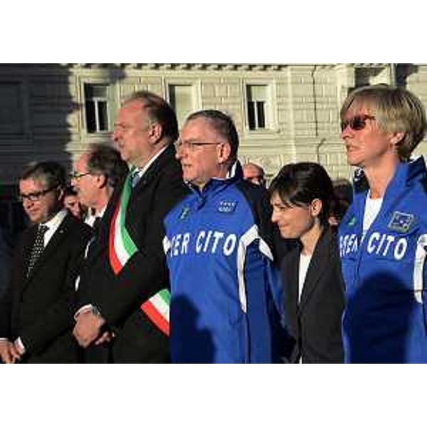 Gli assessori regionali Francesco Peroni e Gianni Torrenti, Roberto Cosolini (Sindaco Trieste), Claudio Graziani (Capo di Stato Maggiore Difesa), Debora Serracchiani (Presidente Regione Friuli Venezia Giulia) e Roberta Pinotti (Ministro Difesa) agli eventi conclusivi della grande iniziativa nazionale "L'Esercito marciava ...", in piazza Unità d'Italia - Trieste 24/05/2015
